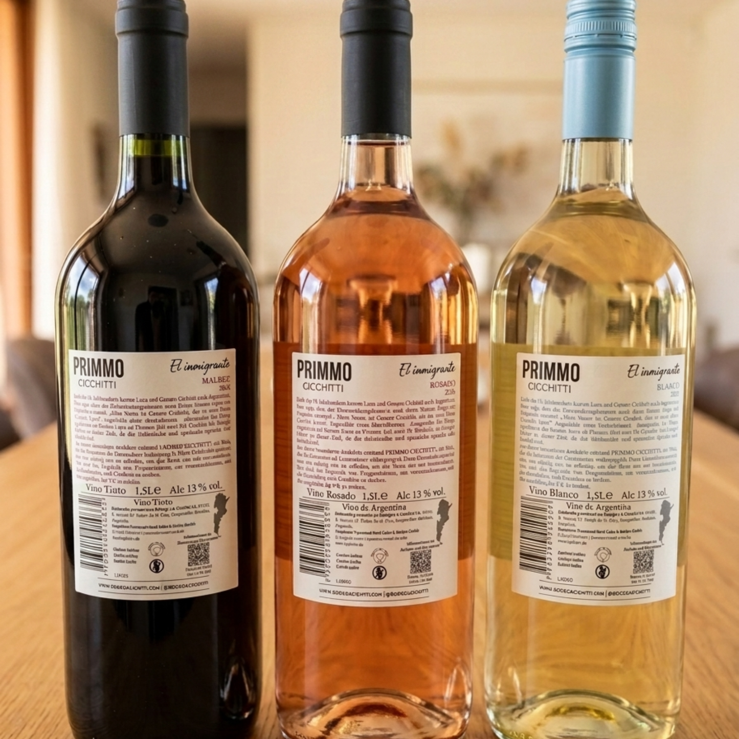 Cicchitti Primmo Magnum 1,5L Kollektion mit Rosado, Malbec und Blanco Weinflaschen auf Holztisch.
