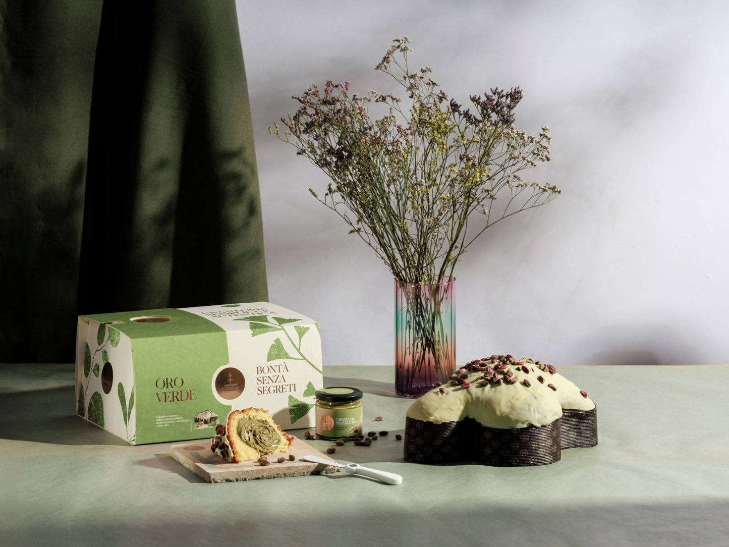 Sizilianische Colomba Oro Verde von Fiasconaro mit Pistazienglasur und separatem Pistaziencreme-Glas – Hollenstein Gourmet