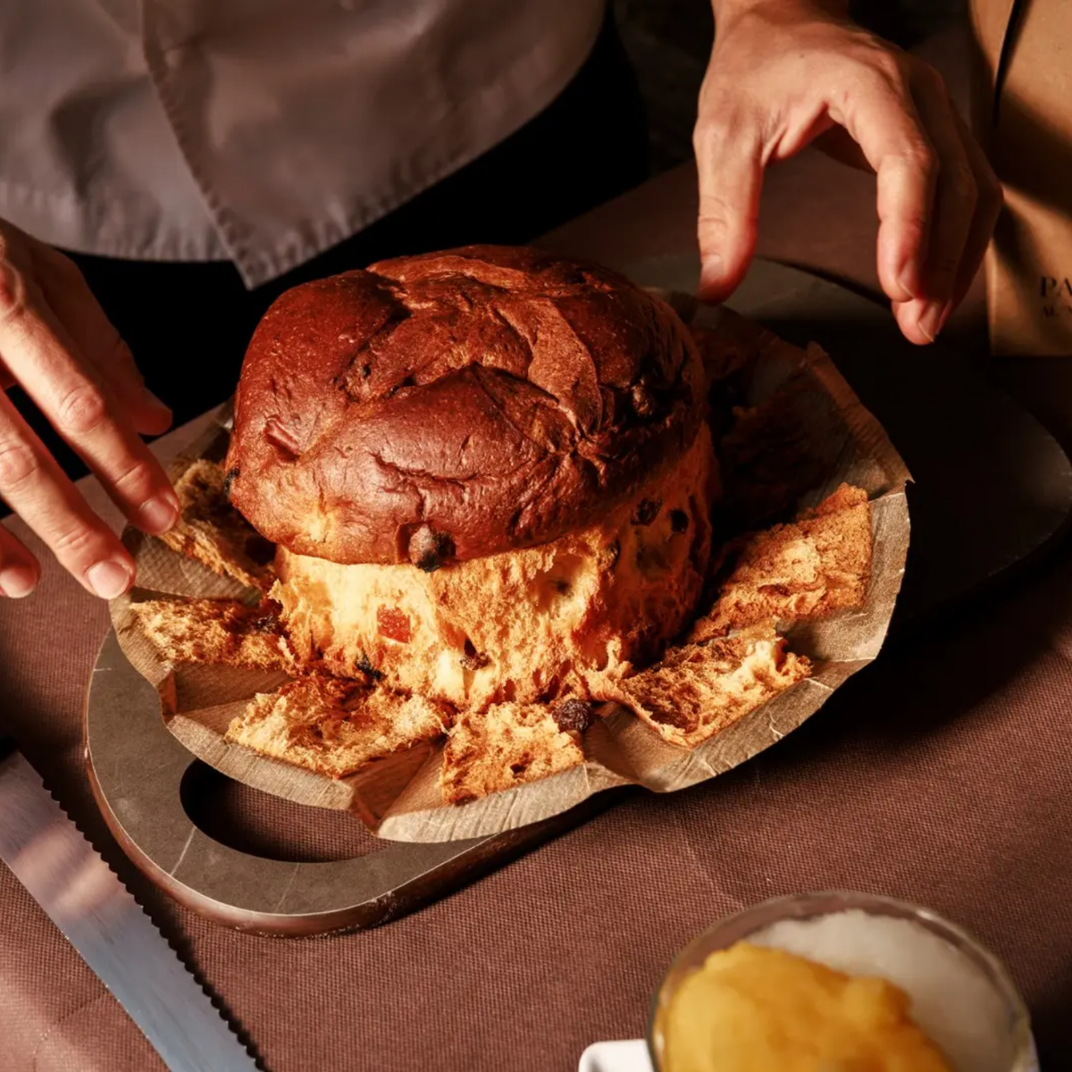 FIASCONARO Panettone Classico al "Malvasia delle Lipari Passito D.O.C" mit kandierten Orangen und Rosinen - 500g